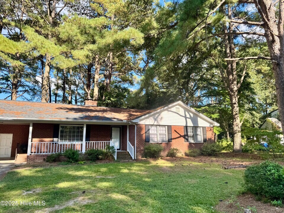 1001 Stoddard Rd S in Wilson, NC - Building Photo