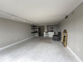 4141 Bayshore Blvd in Tampa, FL - Building Photo - Building Photo