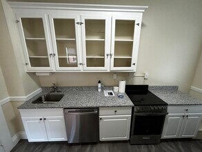 1402 Beacon St, Unit 1470-65 in Brookline, MA - Building Photo - Building Photo
