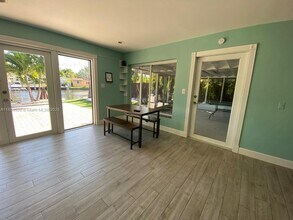 1350 NE 30th St in Oakland Park, FL - Building Photo - Building Photo