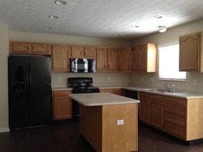 928 Delhi Dr in Trenton, OH - Foto de edificio - Building Photo