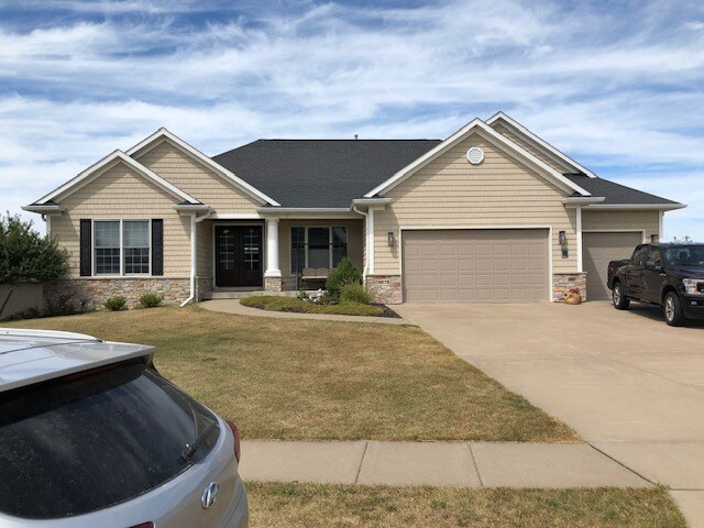 6078 Shawnee Ct in Bettendorf, IA - Foto de edificio