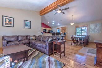 836 Streamside St in Driggs, ID - Foto de edificio - Building Photo