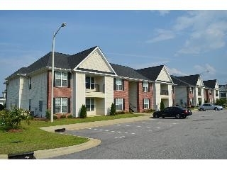 Woodland Village Villas in Fayetteville, NC - Building Photo