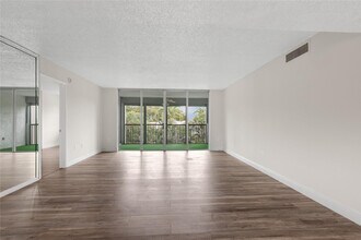 3940 Inverrary Blvd in Lauderhill, FL - Building Photo - Building Photo