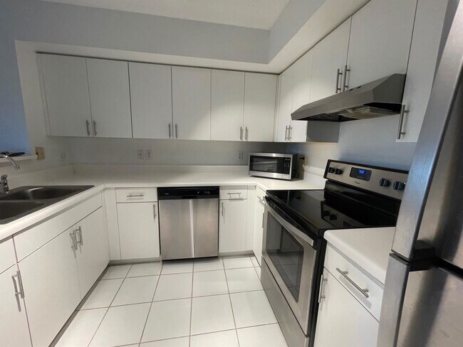 4824 N State Rd 7 in Lauderdale Lakes, FL - Building Photo - Building Photo