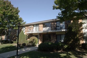 Petretti Apartments in Kenosha, WI - Building Photo - Building Photo