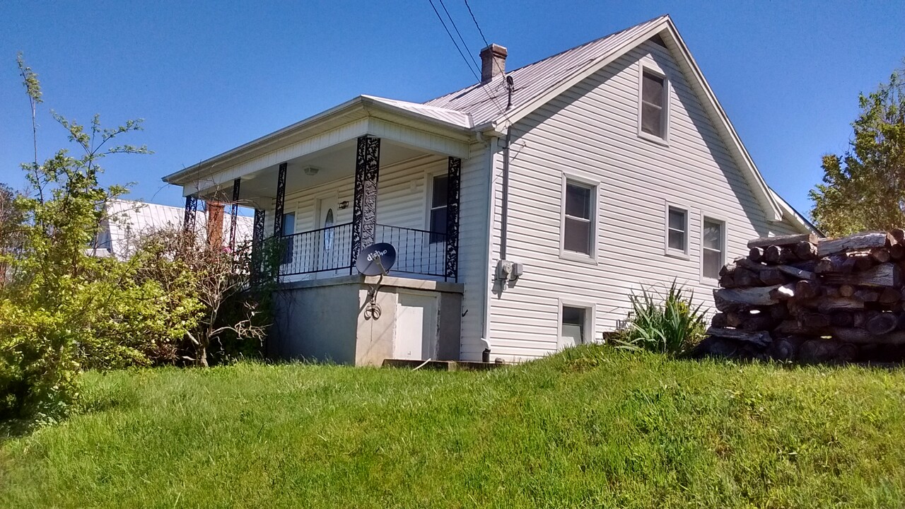 2310 2nd St in Radford, VA - Building Photo