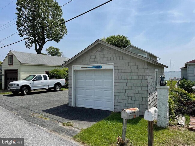 2513 Barrison Point Rd in Essex, MD - Building Photo - Building Photo