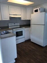 627 92nd Ave N, Unit B in Naples, FL - Building Photo - Building Photo