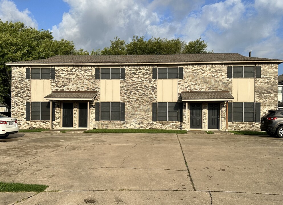 139 Regency Ave in Victoria, TX - Building Photo