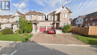 3045 Hawktail Crescent in Mississauga, ON - Building Photo