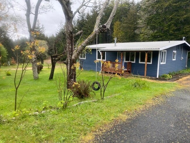 69903 Riddling Rd in North Bend, OR - Building Photo - Building Photo