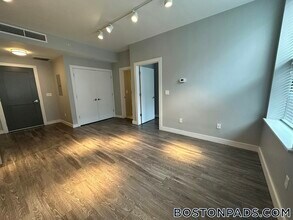 23 Central Ave, Unit 402 in Lynn, MA - Building Photo - Building Photo