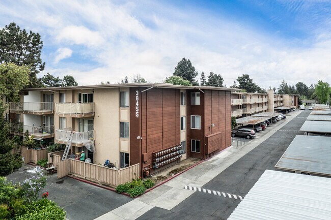 2755 Country Dr in Fremont, CA - Foto de edificio - Building Photo