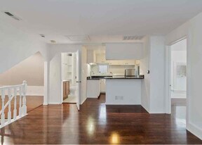 320 W Main St, Unit 2 in Barrington, IL - Building Photo