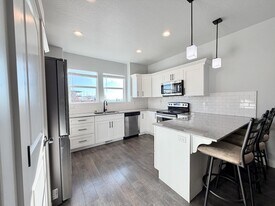 347 W 410 N St in Vineyard, UT - Building Photo