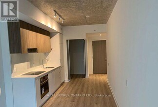 161 Roehampton Ave in Toronto, ON - Building Photo - Building Photo