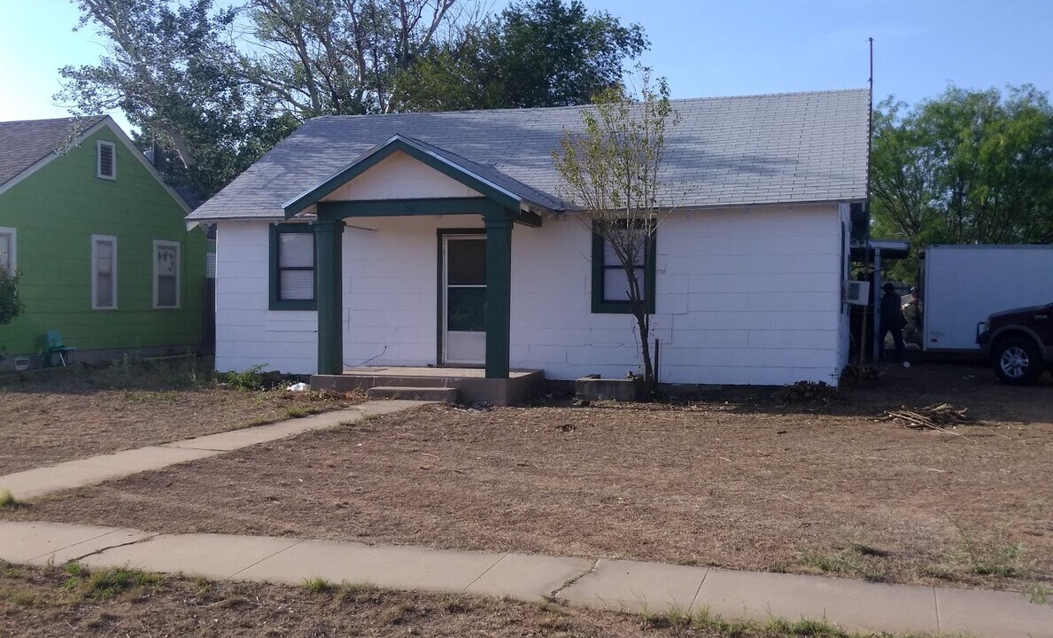 1100 E 12th St in Big Spring, TX - Building Photo