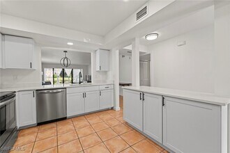 400 Misty Pines Cir in Naples, FL - Building Photo - Building Photo