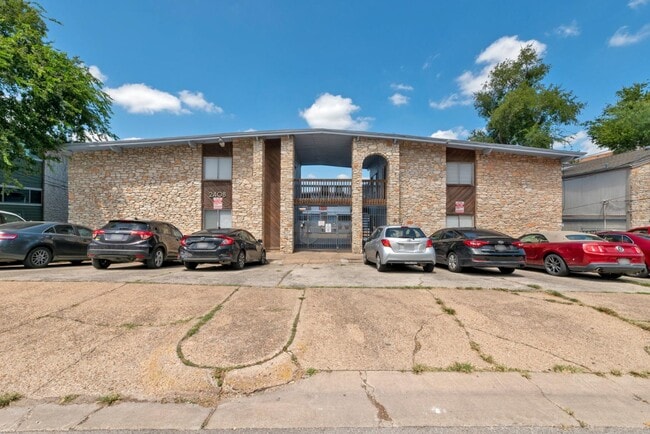 property at 2408 Longview St