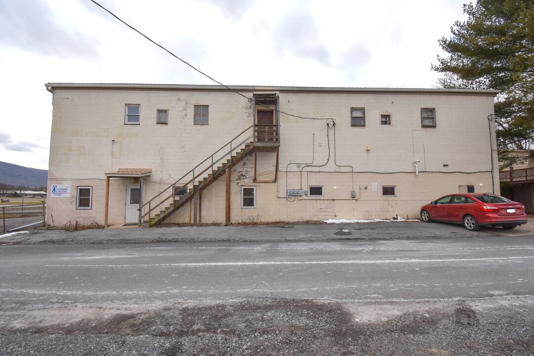 30 Clarks Barn Rd in Lock Haven, PA - Foto de edificio