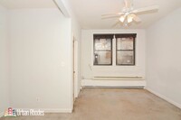 1040 W George St, Unit M07B in Chicago, IL - Building Photo - Building Photo