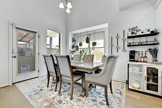 303 Cherrystone Loop in Mustang Ridge, TX - Foto de edificio - Building Photo