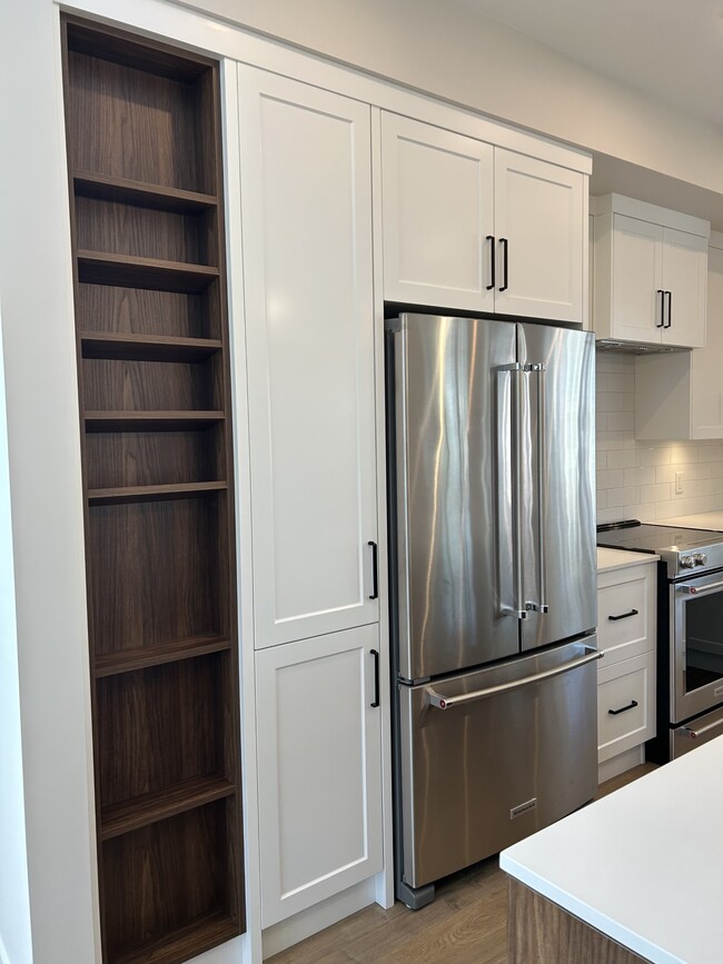45500-45500 Campus Dr in Chilliwack, BC - Building Photo - Building Photo