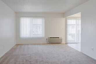 Gateway Park in Portland, OR - Foto de edificio - Building Photo