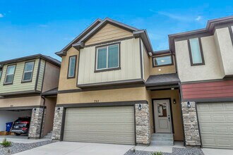 793 N 2560 E in Spanish Fork, UT - Foto de edificio - Building Photo