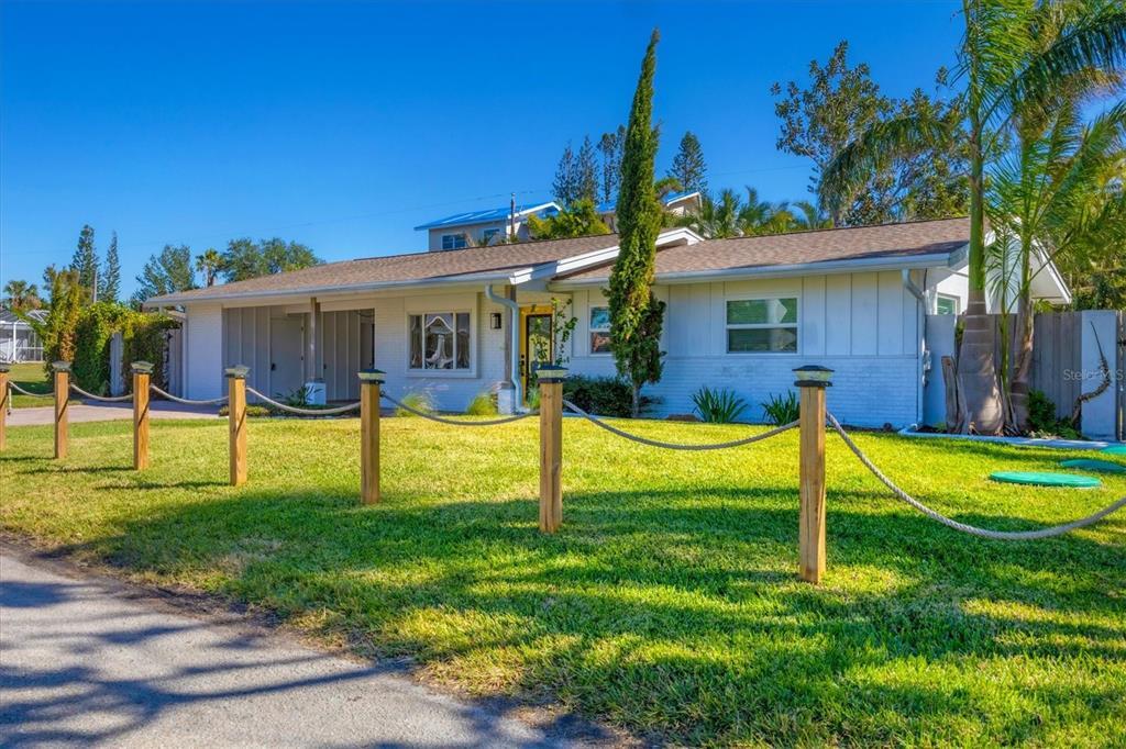 1658 Blakemore Ln in Sarasota, FL - Building Photo