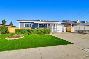 338 Patricia Ln in El Cajon, CA - Building Photo