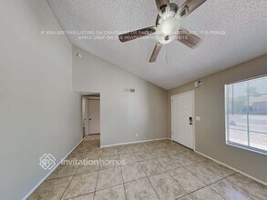 1102 E Utopia Rd in Phoenix, AZ - Foto de edificio - Building Photo