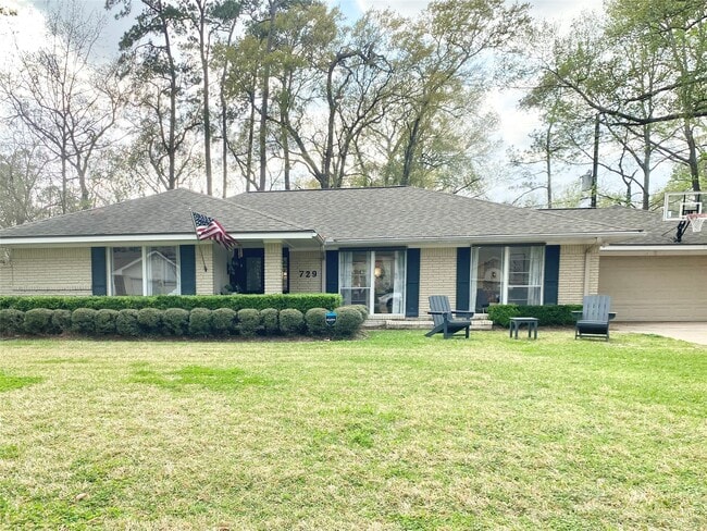 729 Camelot Ln