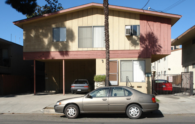 275 N Oakland Ave in Pasadena, CA - Foto de edificio - Building Photo