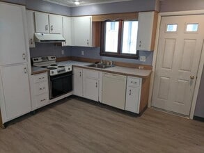 27 Trinity Pl in Amsterdam, NY - Building Photo - Building Photo