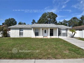 8261 Greenleaf Cir in Tampa, FL - Building Photo