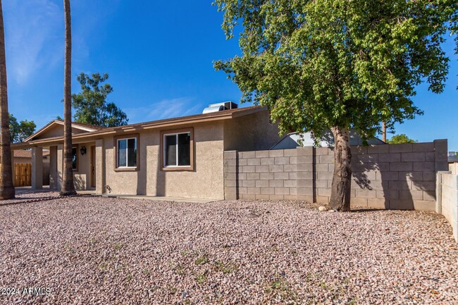 1102 W Anderson Dr in Phoenix, AZ - Building Photo - Building Photo