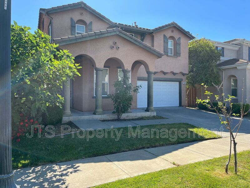 2946 Trap Rock Way in Sacramento, CA - Foto de edificio