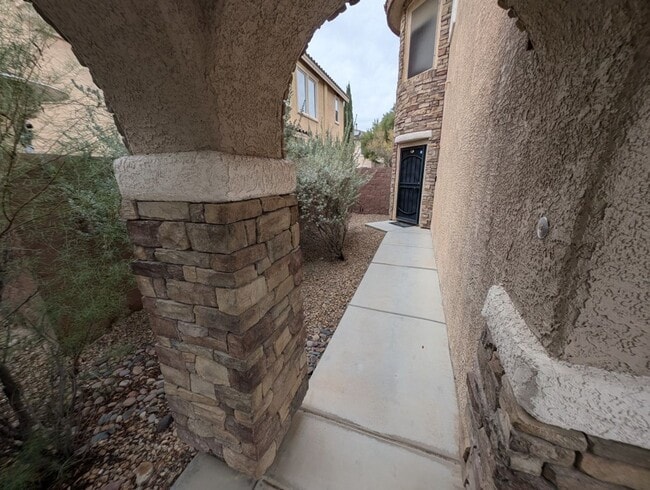 7570 Dobroyd Dr in Las Vegas, NV - Building Photo - Building Photo