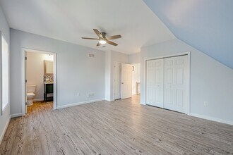 5551 Columbo St, Unit 2 in Pittsburgh, PA - Building Photo - Building Photo