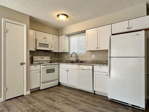 2460 E Willamette Ave in Colorado Springs, CO - Building Photo - Building Photo