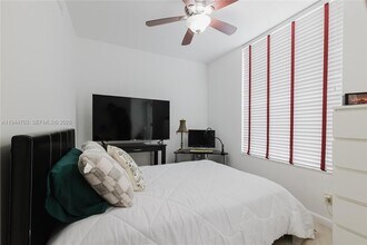 8300 Sands Point Blvd in Tamarac, FL - Building Photo - Building Photo