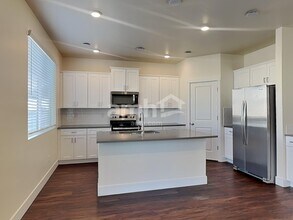 1372 E Ludlow Dr in Kuna, ID - Building Photo - Building Photo