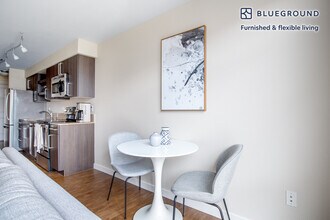 215 10th Ave E-Unit -FL4-ID46 in Seattle, WA - Foto de edificio - Building Photo