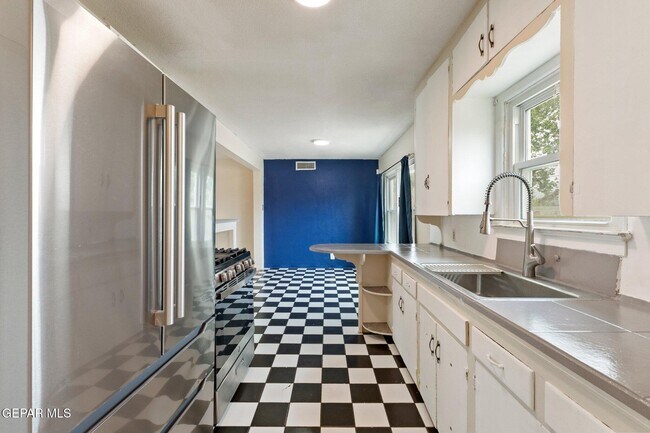 137 Anita Cir in El Paso, TX - Building Photo - Building Photo