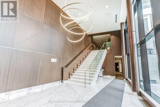 95-2095 McMahon Dr in Toronto, ON - Building Photo - Building Photo