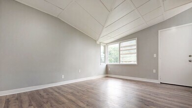 105 SW 292nd St in Federal Way, WA - Foto de edificio - Building Photo