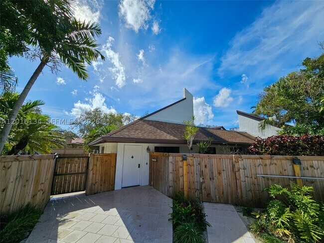 7749 SW 100th St